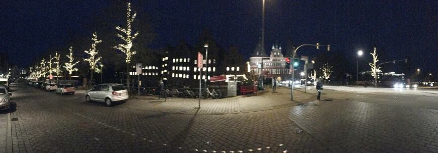 Weihnachtsmarkt Lübeck bei Nacht, Obertrave  Hansjürgen Schuster